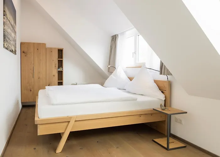 Schwalbennest 1-3 アパート *